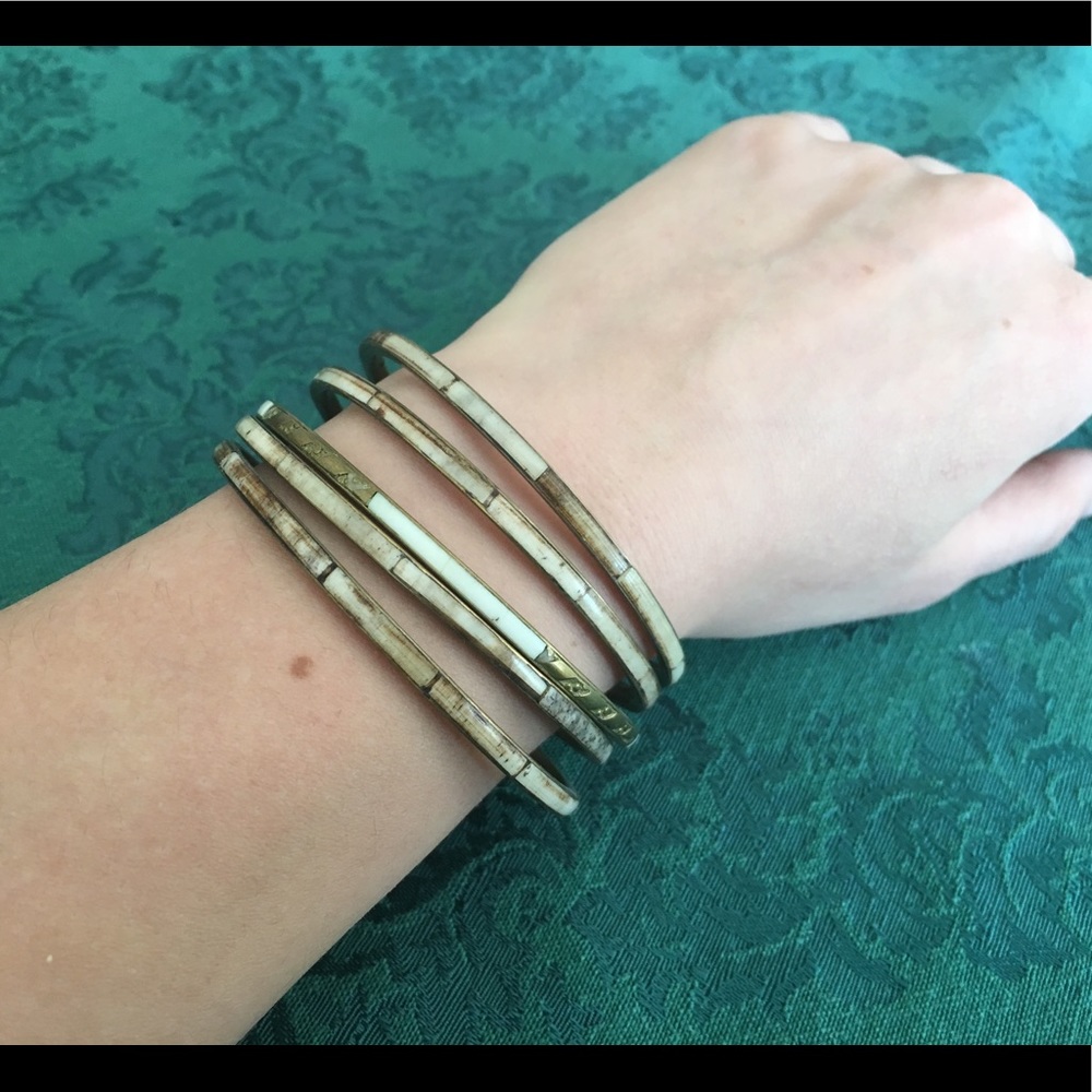 Dangling bracelets - Picture 3 of 4